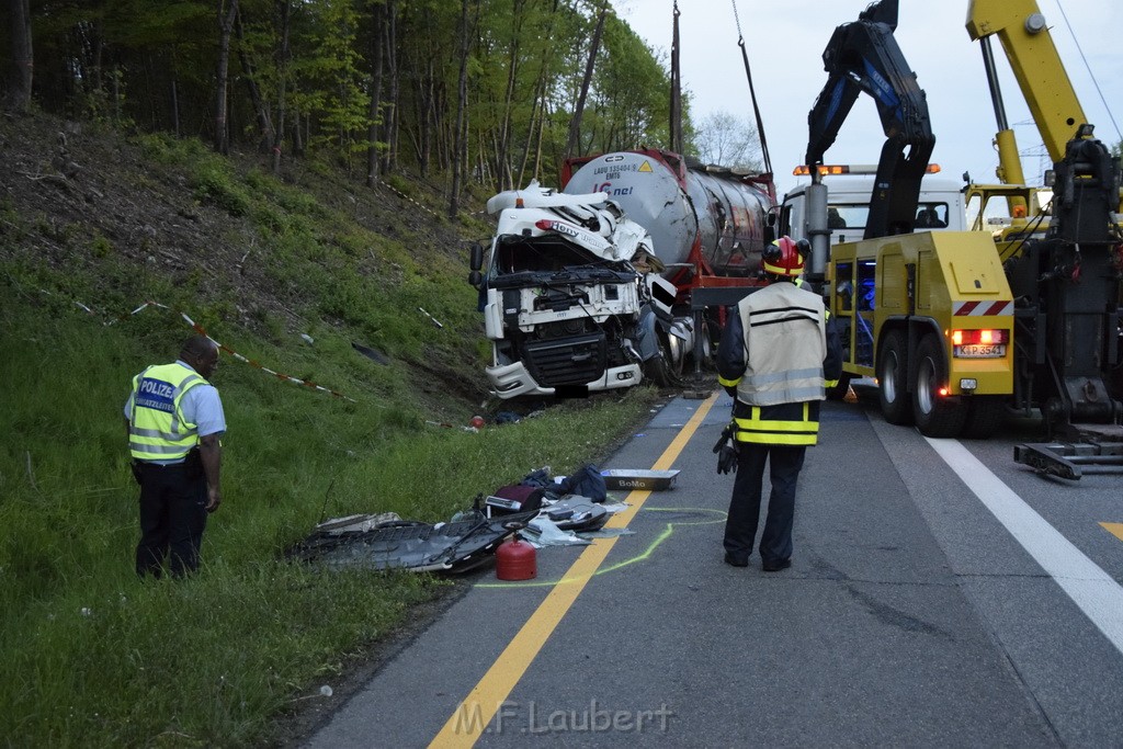 VU Gefahrgut LKW umgestuerzt A 4 Rich Koeln Hoehe AS Gummersbach P543.JPG - Miklos Laubert